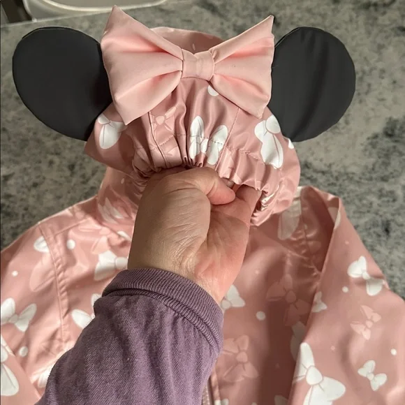 Disney Minnie Mouse 3T Raincoat With Minnie Ears and bows all over jacket - Picture 4 of 8